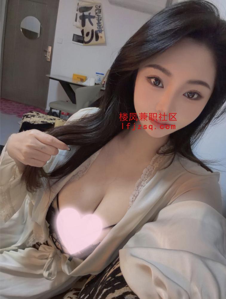 嫩妹魔鬼身材会吸会夹