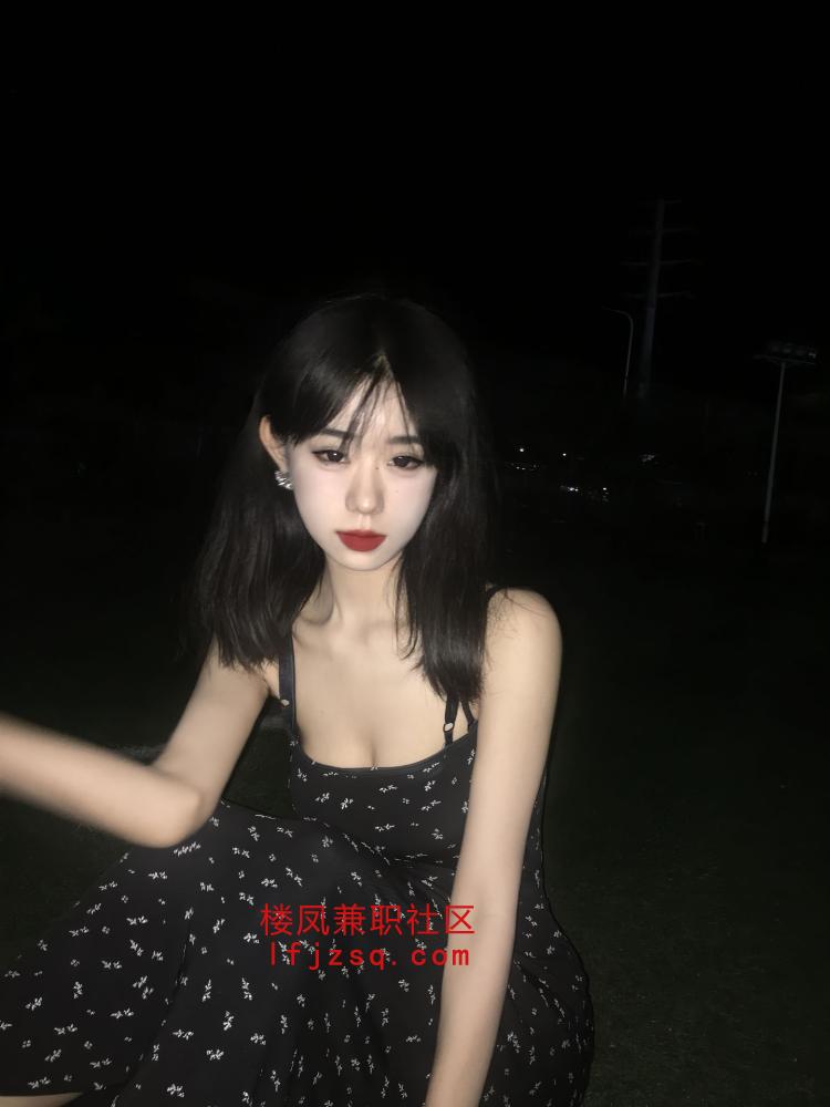 颜值嫩妹小逼粉粉很干净忍不住69又滑又紧
