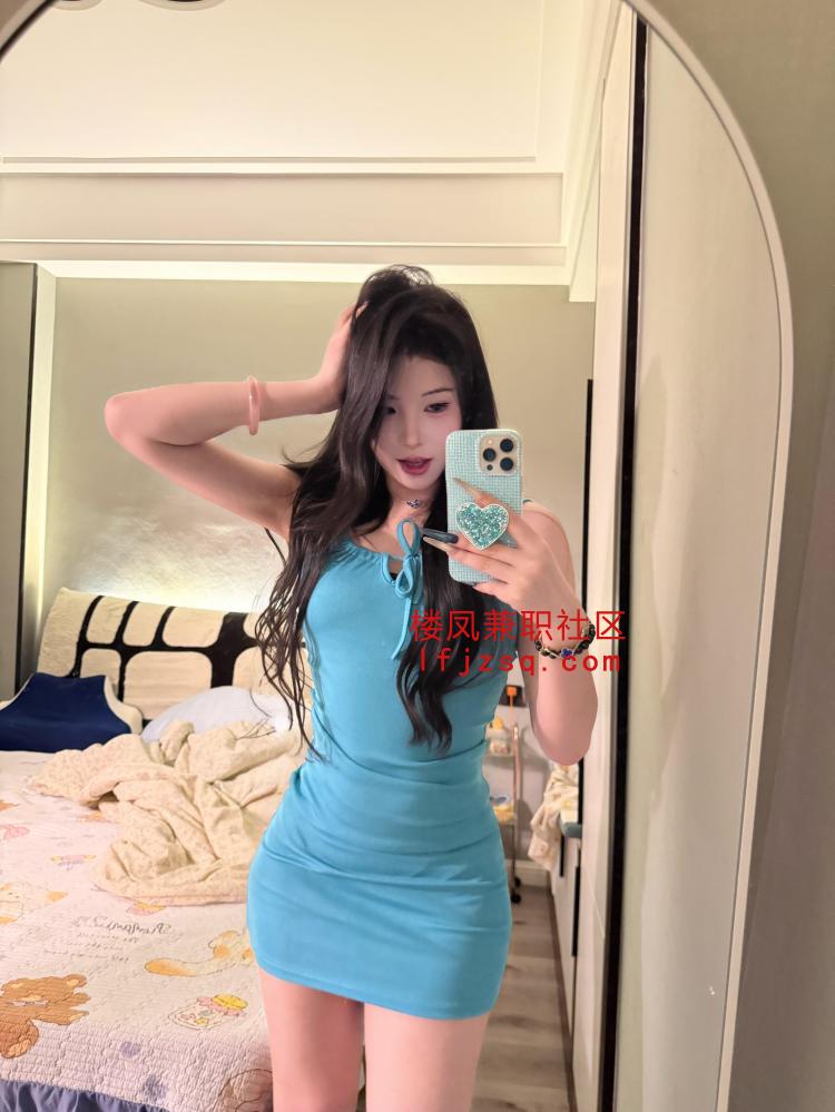 反差女友胸大腿长听指挥
