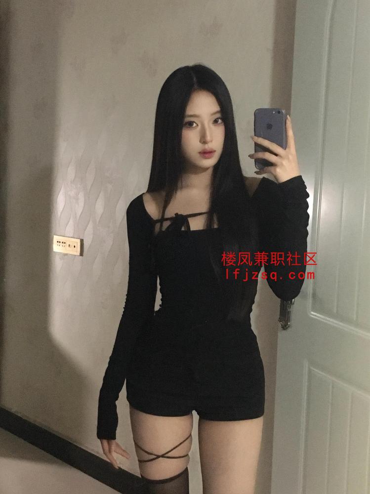 温柔粉嫩小胸少女