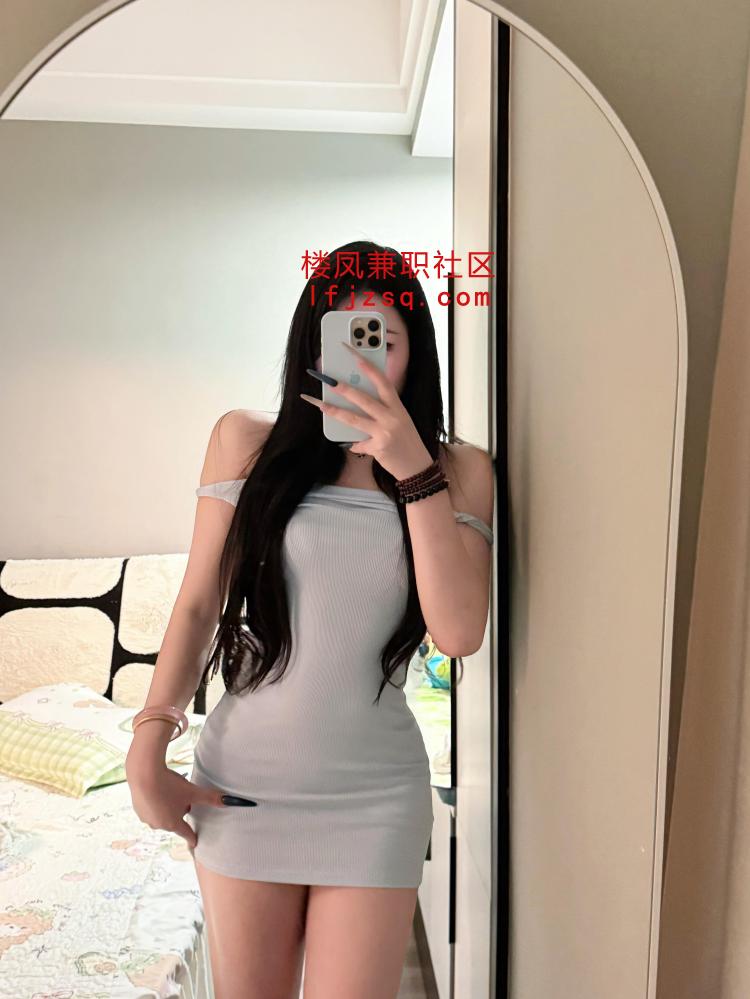 温柔粉嫩小胸少女
