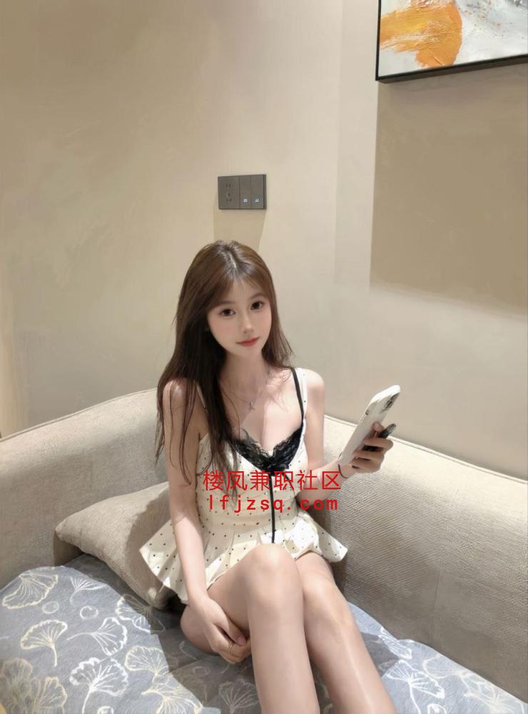 烟台美胸白嫩小姐姐性息
