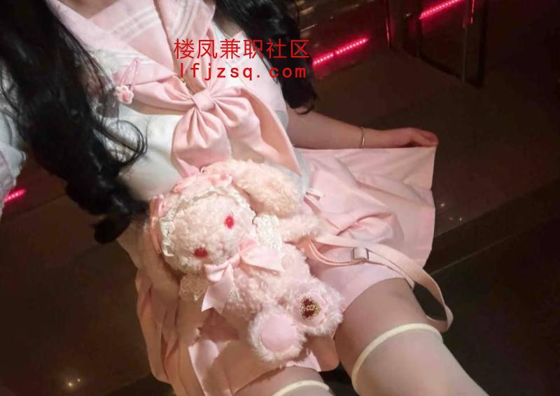 大理高挑白皙粉嫩妹子半套