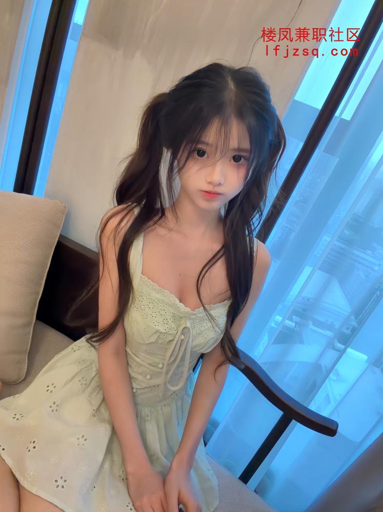 东莞淫荡高颜值妹子吹箫喷潮细致调情好紧