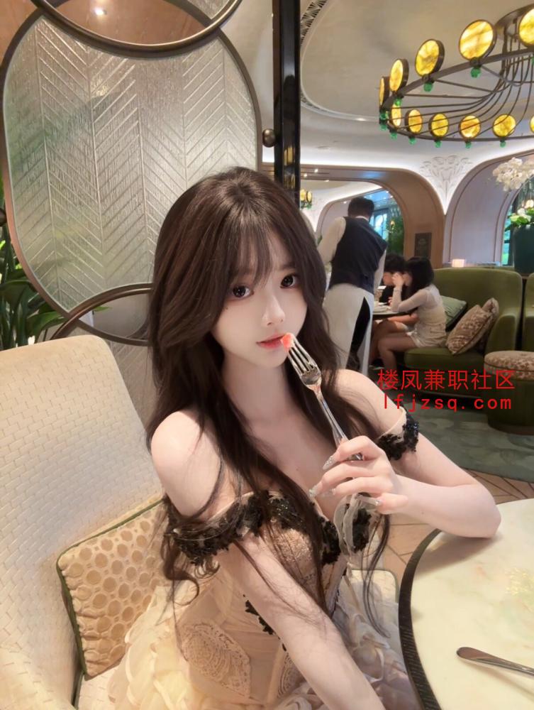 东莞淫荡高颜值妹子吹箫喷潮细致调情好紧