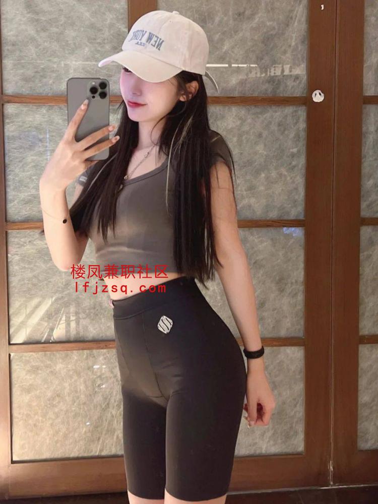 简阳市骚老师喜欢穿瑜伽裤