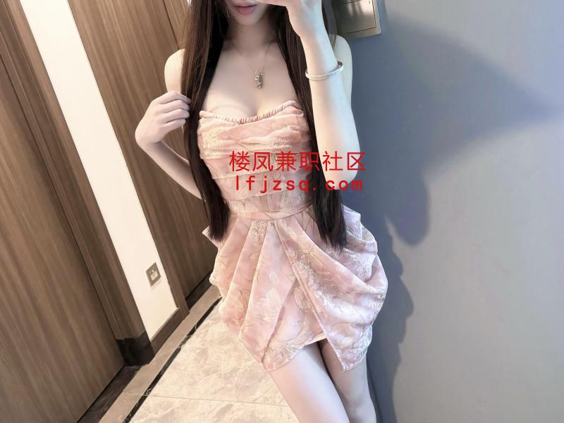重庆制服黑丝嫩妹