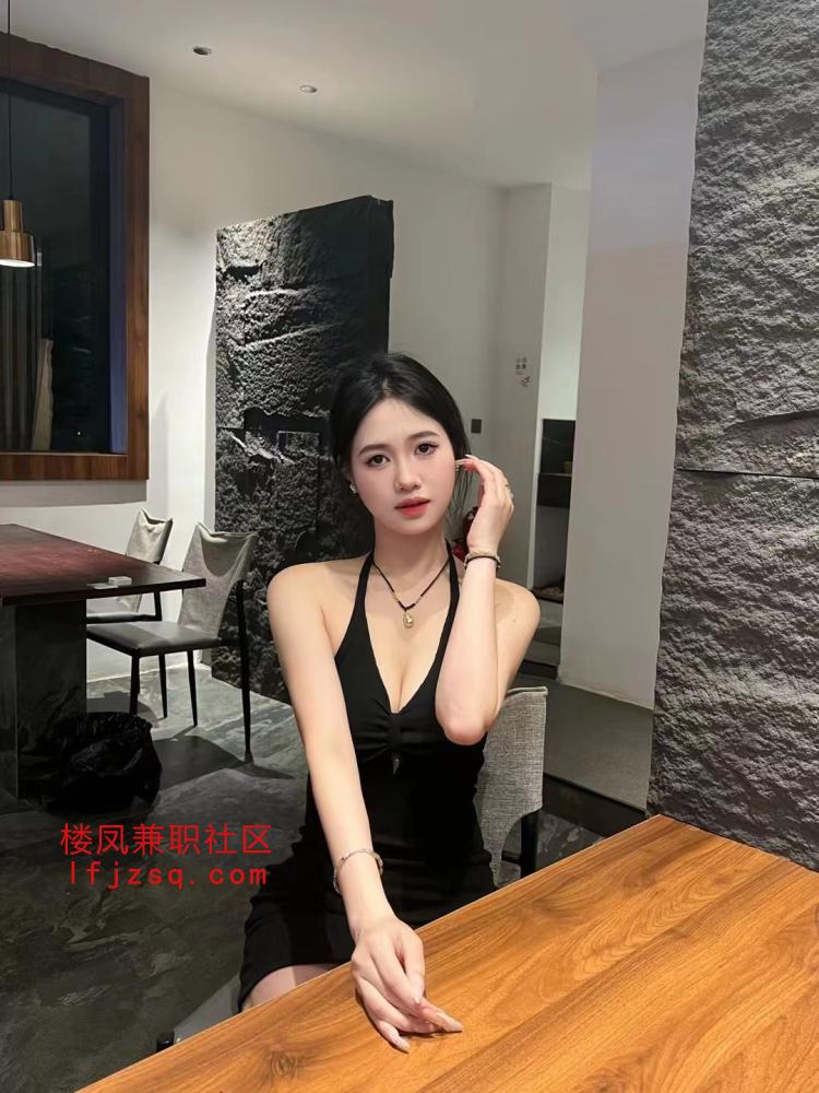 漂亮丰满翘臀御姐