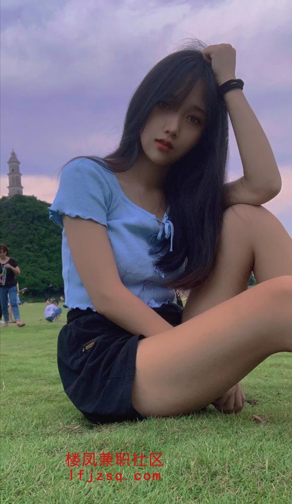 甜美颜值二次元嫩妹