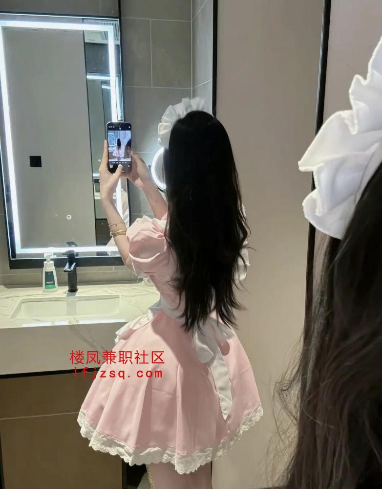 南开黑丝长腿御姐下体粉嫩