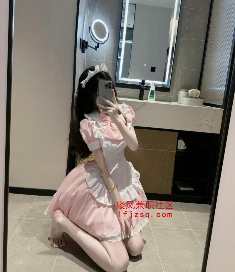 南开黑丝长腿御姐下体粉嫩