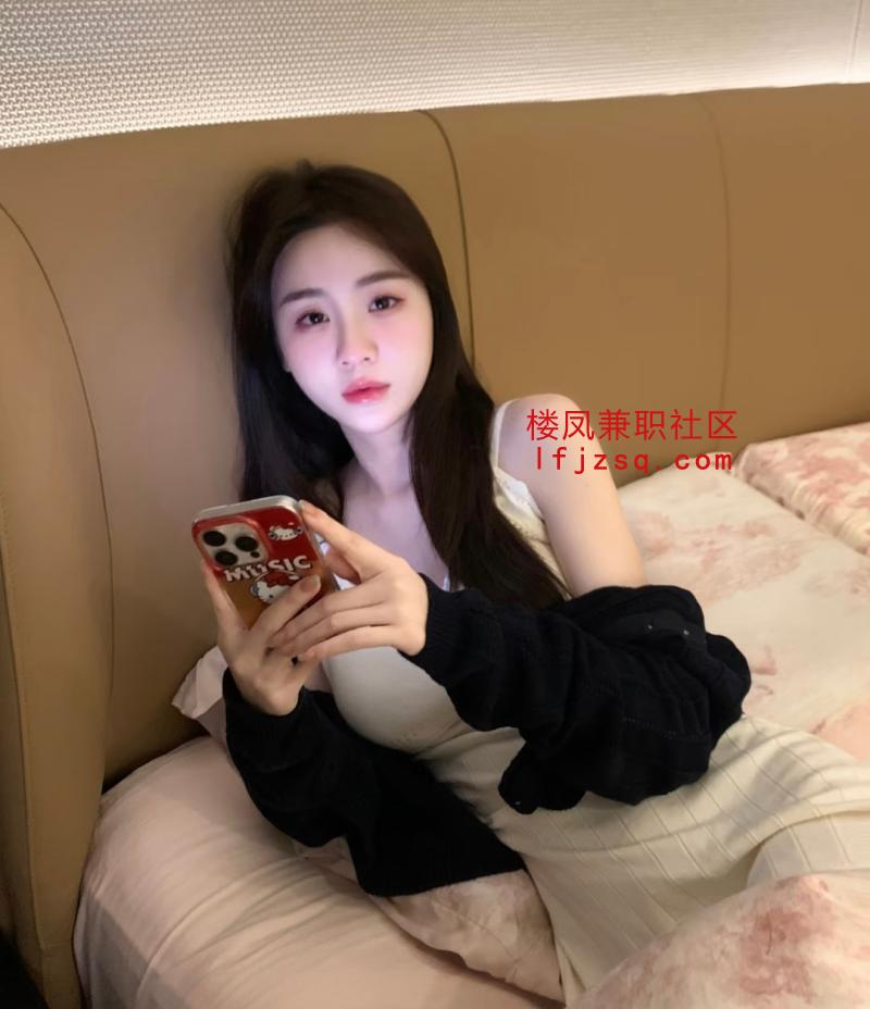 服务不错的丰满小姐姐，蜜桃小酥胸性感小妖精