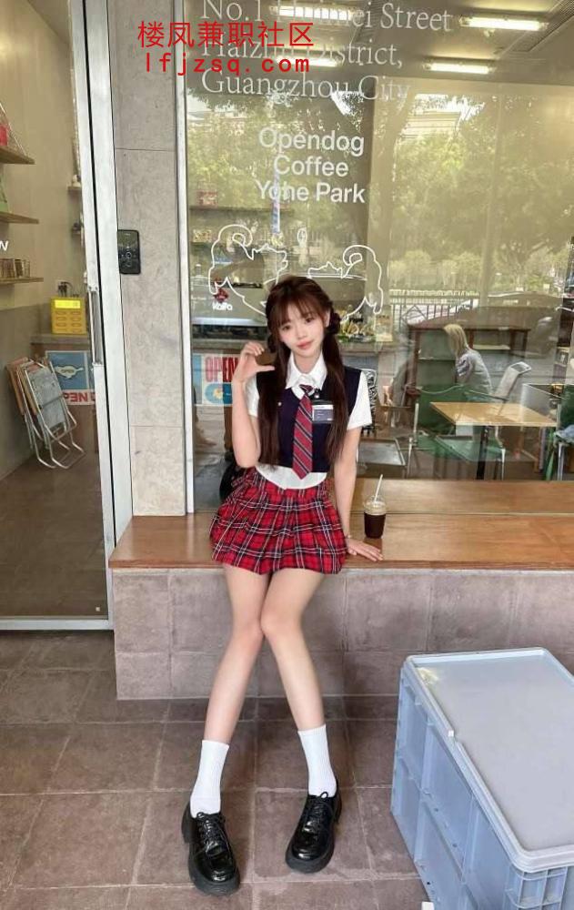 天津皮肤白嫩邻家女友老师