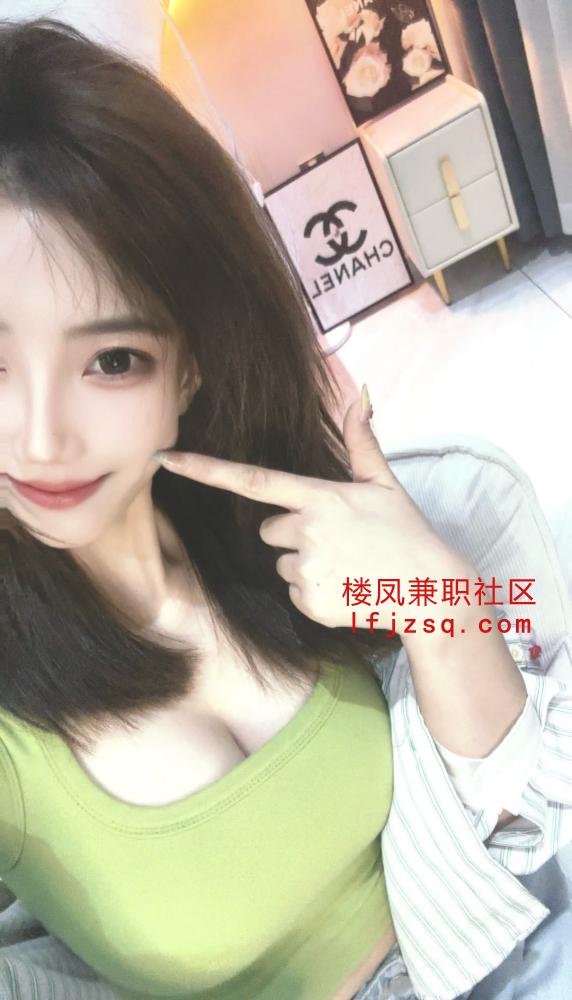 性感大奶长腿蜜桃臀