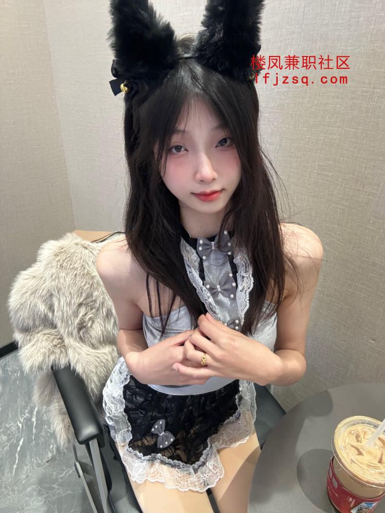 可甜可骚的年轻小妹榨汁机