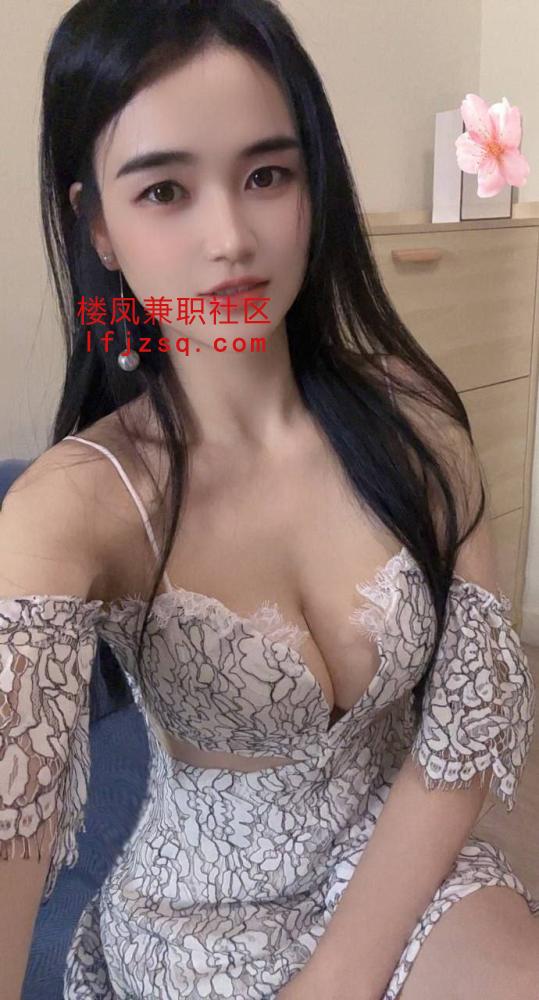乌鲁木齐黑丝苗条身材小淫妹耐操会叫床
