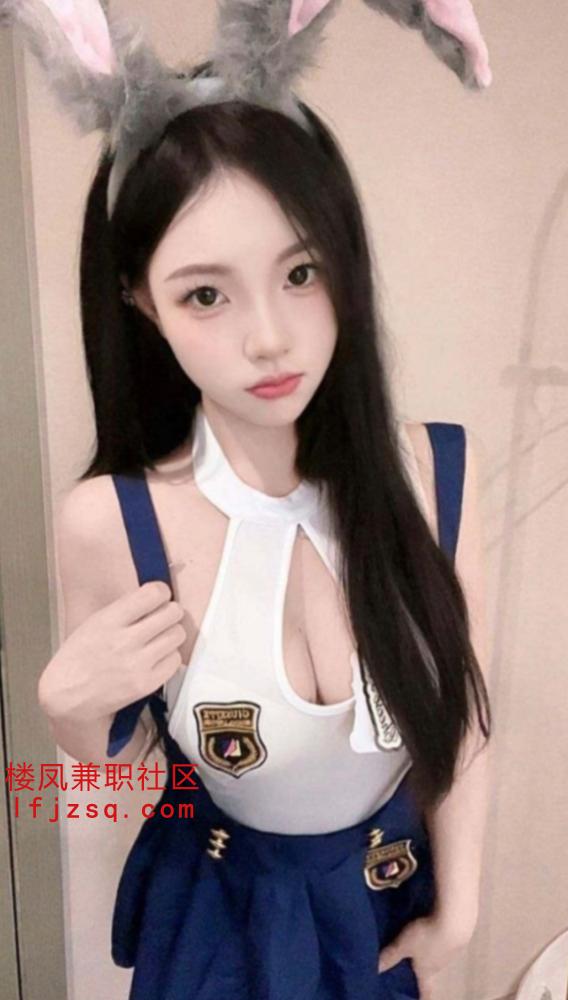 廊坊自带公寓的极品粉嫩鸡，各种制服挑选各种角色扮演可三通sm能舌吻，很会玩！