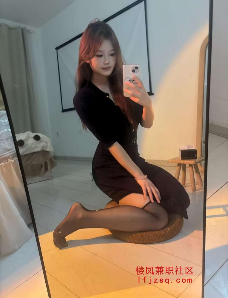 长腿大胸丝袜诱惑妹子巨泻火