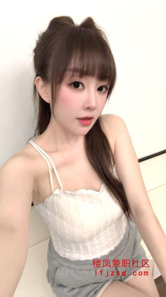 渭南嫩妹骚穴很紧插进去一直淫语不断