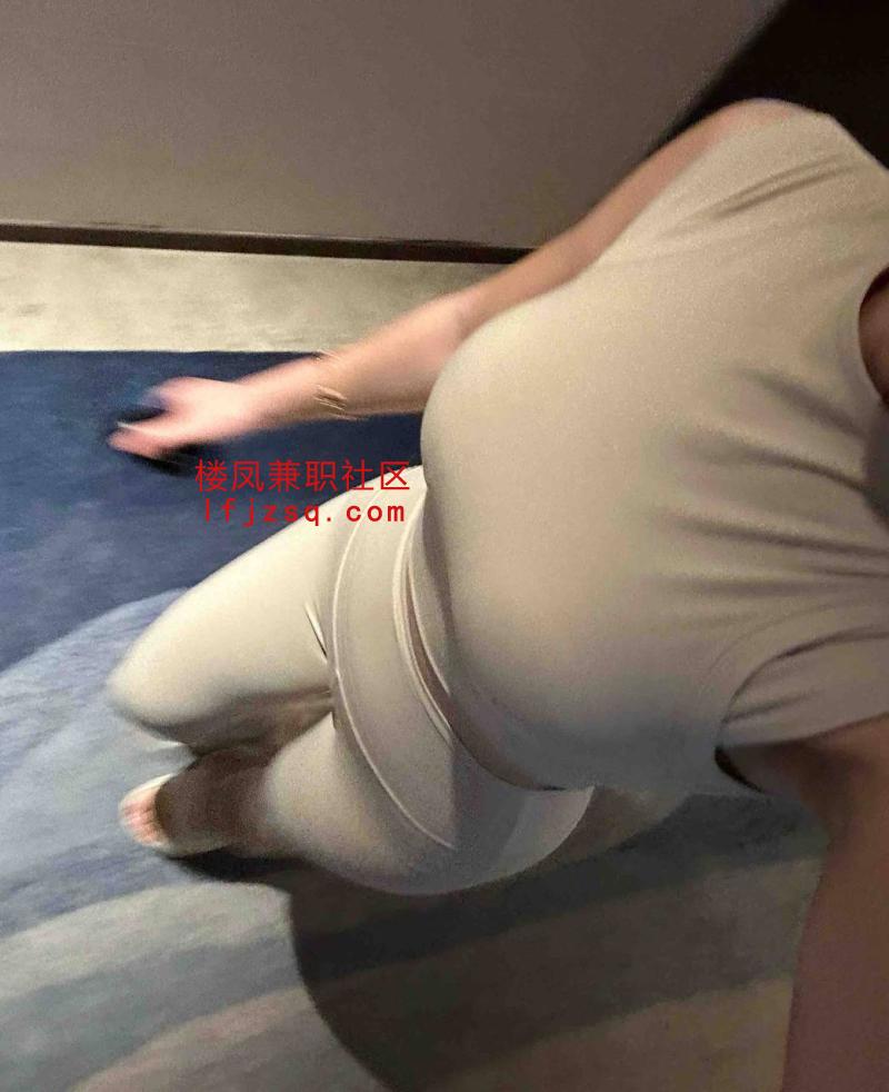 盐城极品炮架碰水馒头逼御姐