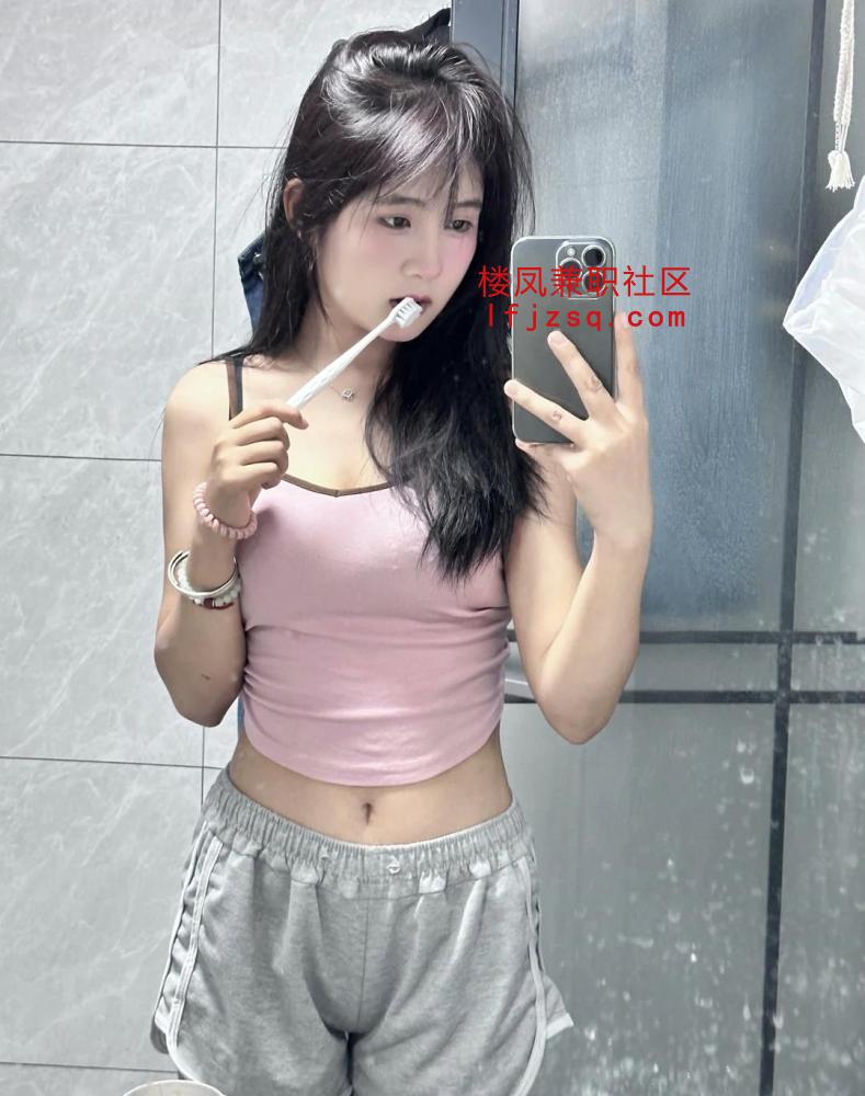 大胸水多很紧身材好的大学生妹妹