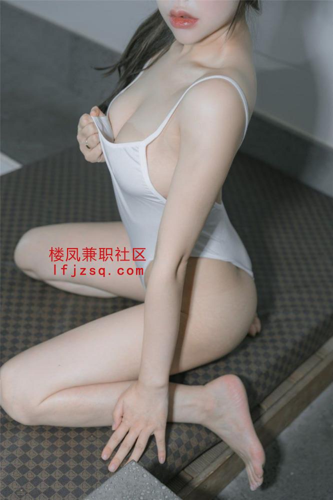 白虎嫩妹身材小巧可以抱着艹无异味