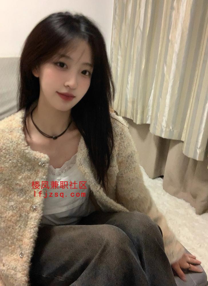 蜜桃臀骚妹妹