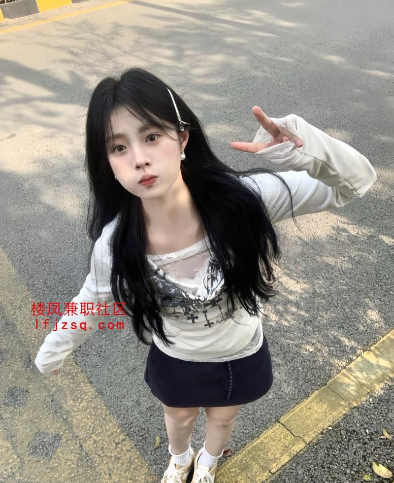 性感肤白小骚女
