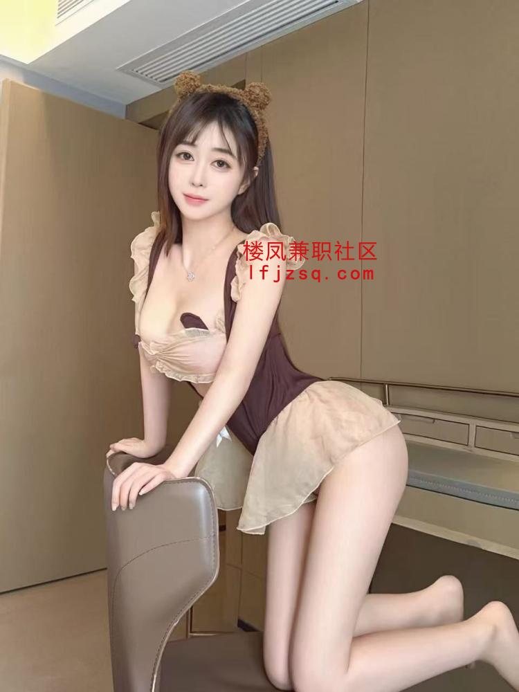 性感标志的妹妹，撞小屁股最舒服