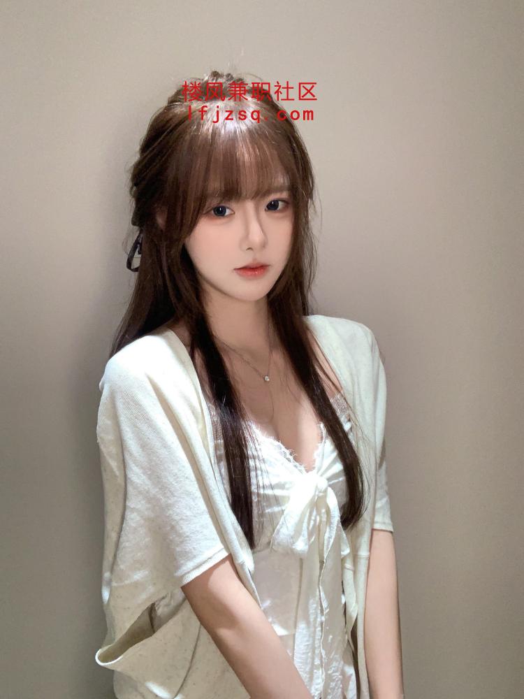白月光美女温柔体贴在床上主动配合到位