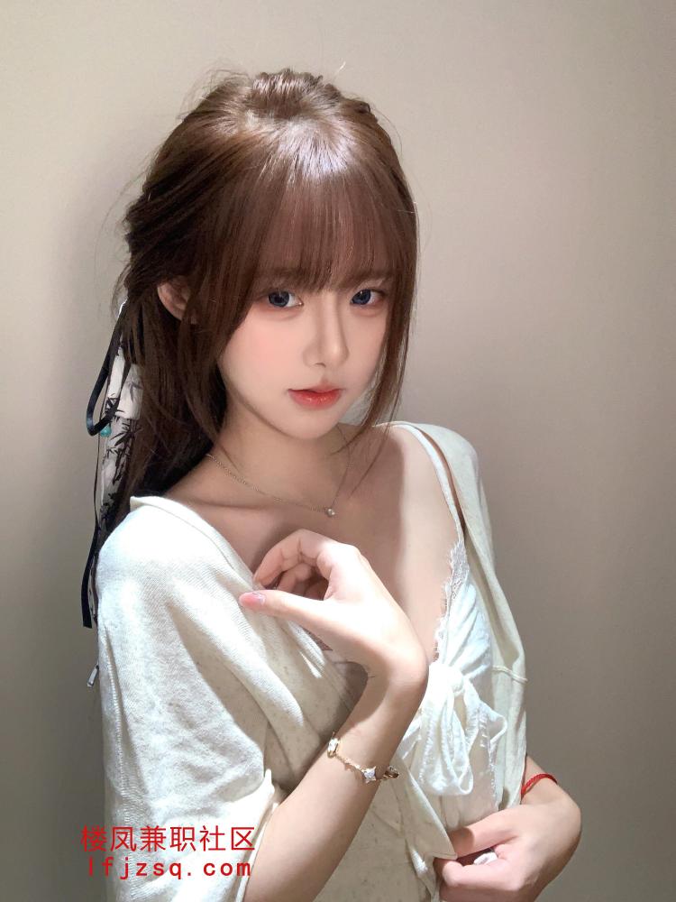 白月光美女温柔体贴在床上主动配合到位