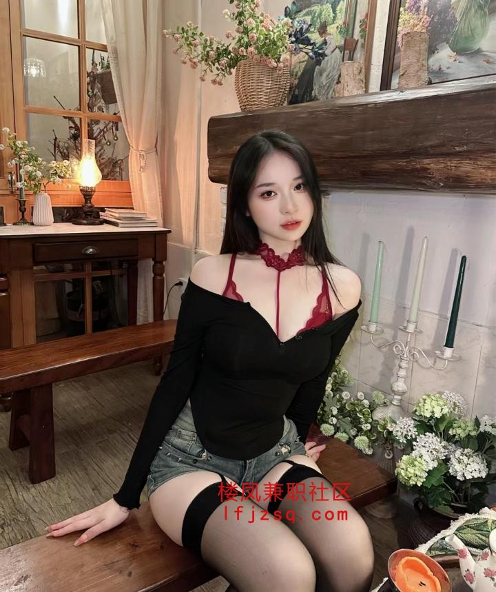 爱健身高质量榨汁机嫩妹，性感黑丝诱惑，可勾可舔