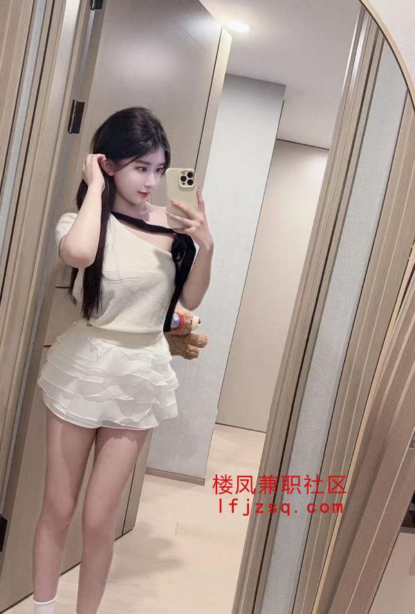 制服丝袜性感小骚货