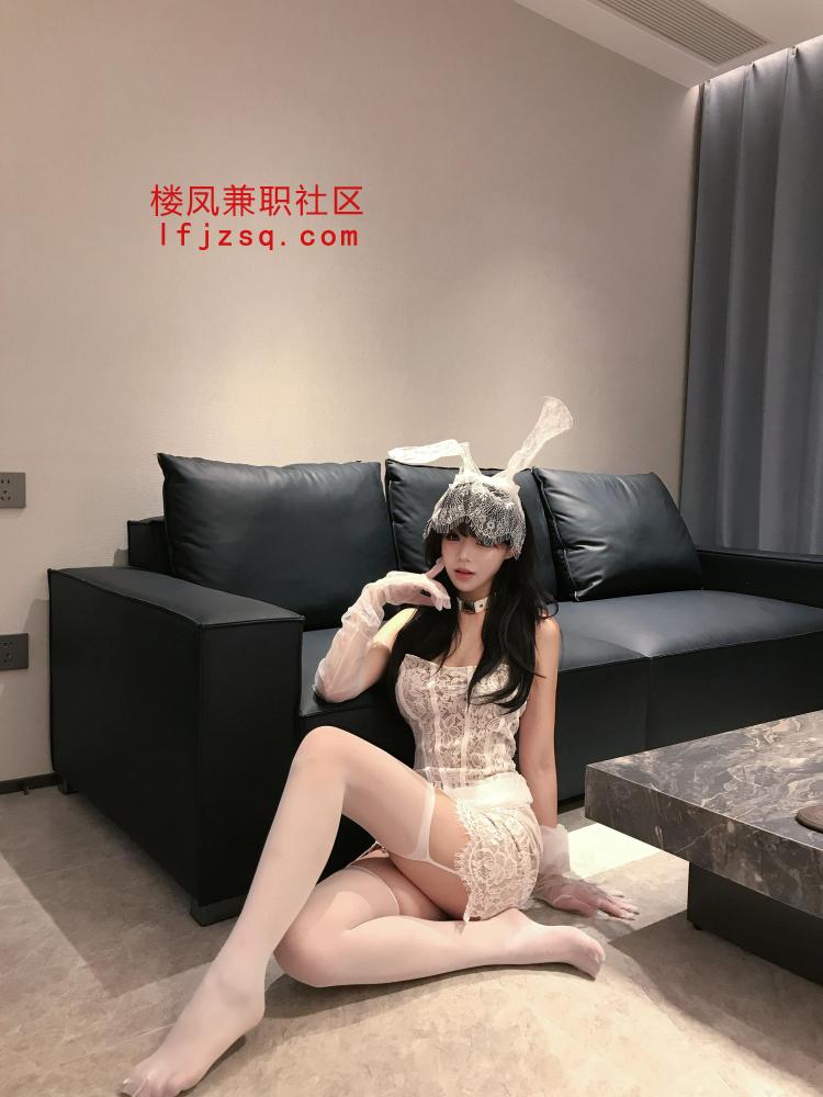 天河粉逼妹淫水多极品反纯又骚