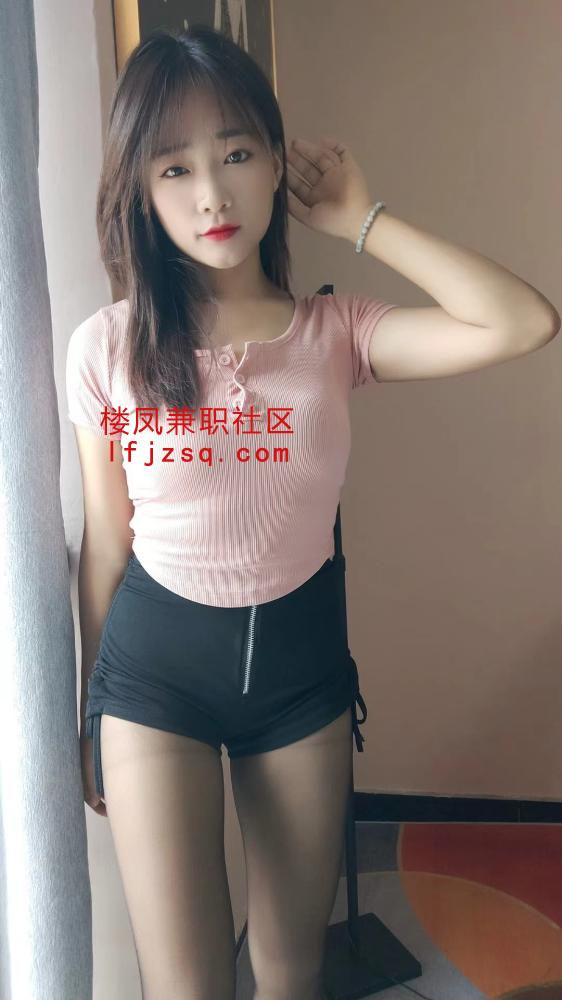 长腿白皙妹妹 顶级足交技巧高超