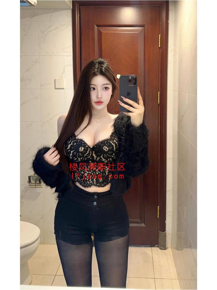 厚乳风骚年轻少妇