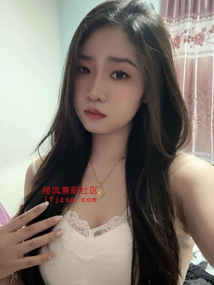 淫女逼紧奶大后翘