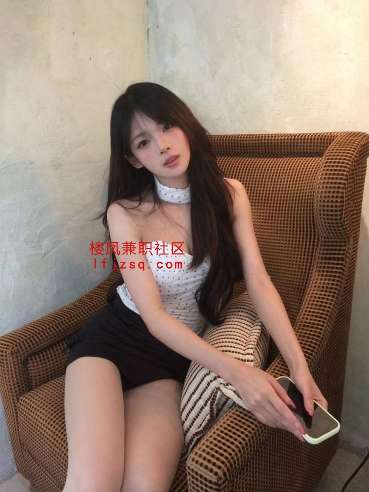 南京反差鲍鱼嫩妹