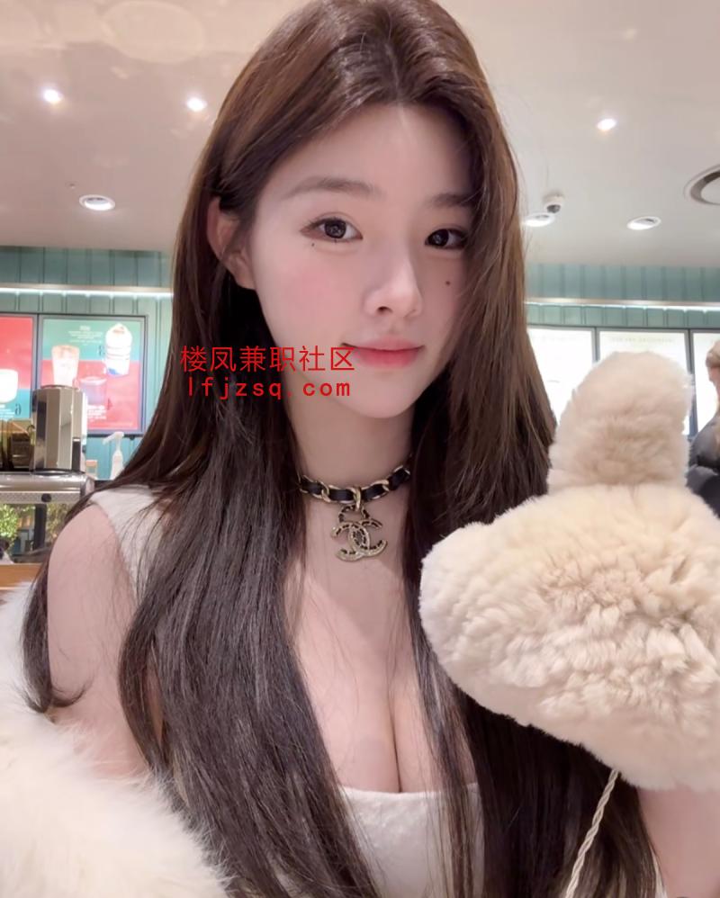 武汉反差白虎鲍鱼嫩妹