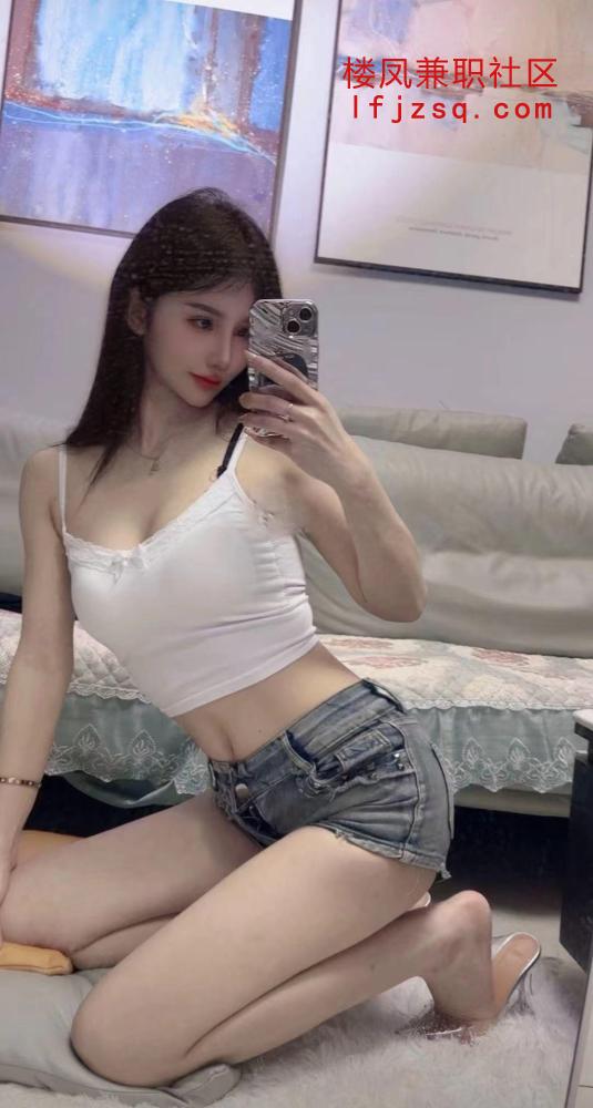 兼职嫩妹身材S型蜜桃臀