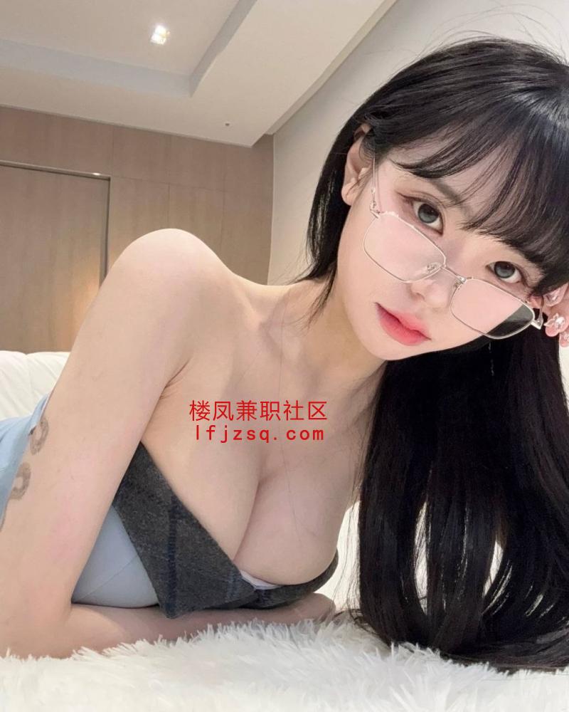 极品高颜值大胸性感小骚货