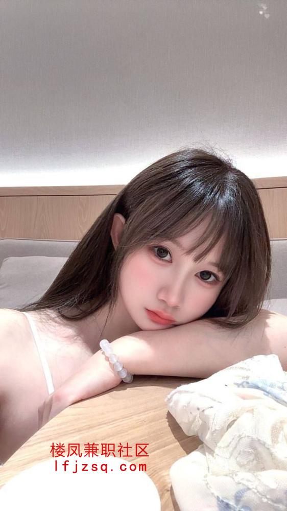 宝鸡风骚大胸小萝莉粉嫩鲍鱼