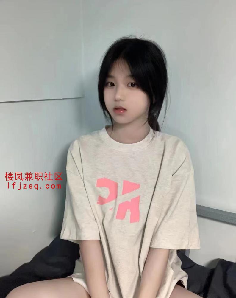 粉嫩甜美邻家女孩刚破处下海真的好紧好粉嫩