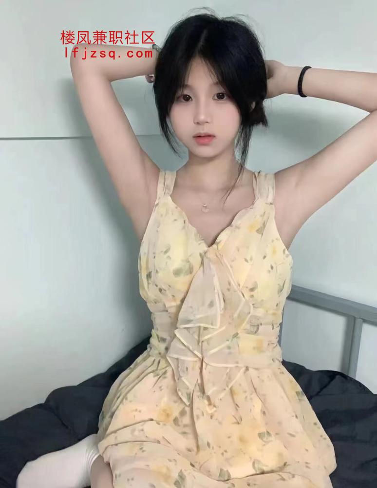 粉嫩甜美邻家女孩刚破处下海真的好紧好粉嫩