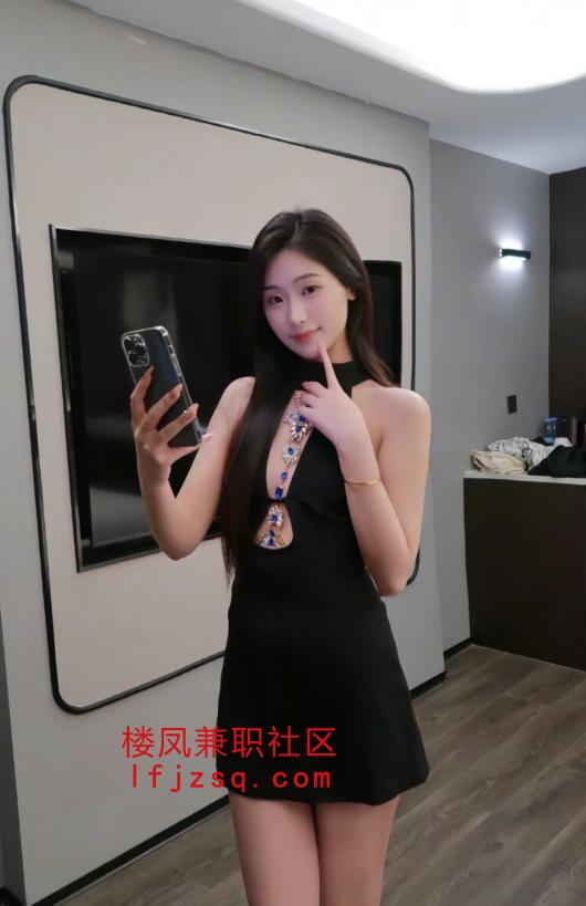 妹妹胸大易高潮粉嫩逼紧汁多激情上课