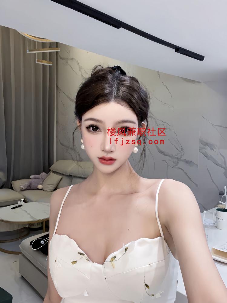 骚嫩妹粉嫩多汁易喷潮体质骚b妹妹