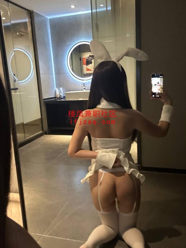 丽江大胸萝莉刚下海很敏感很容易高潮