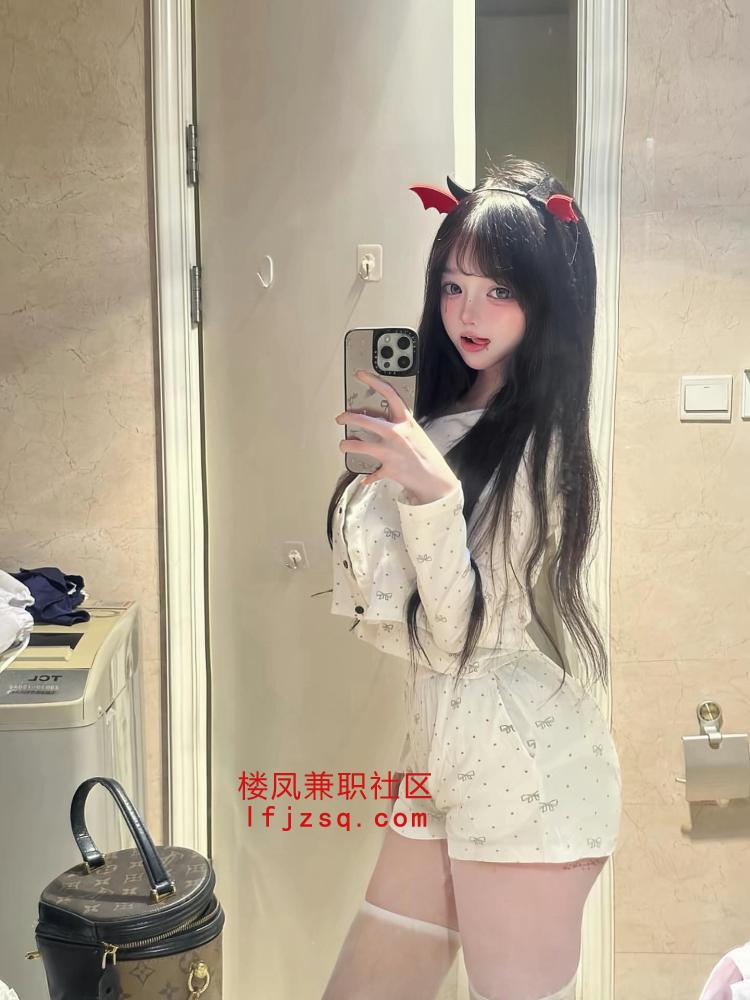 晋中人照合一姿势很配合