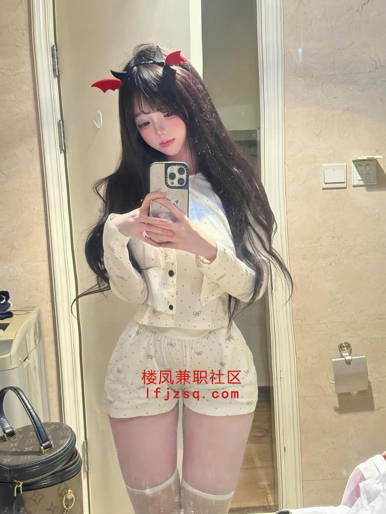 晋中人照合一姿势很配合