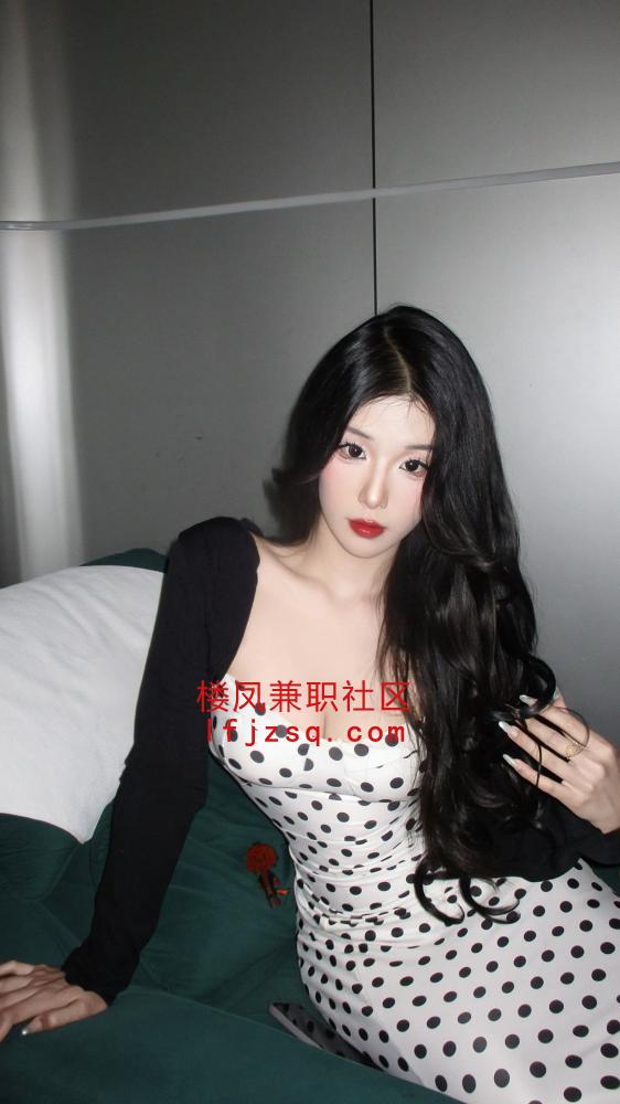 反差母狗爆足狂舔